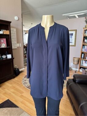 H&M classic navy blue long sleeves button up the front blouse-size 10